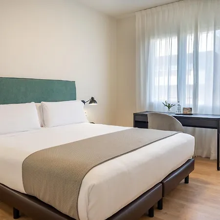 Tres Torres Atiram ホテル 3*