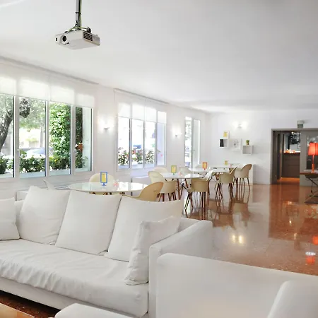 ホテル Tres Torres Atiram 3*