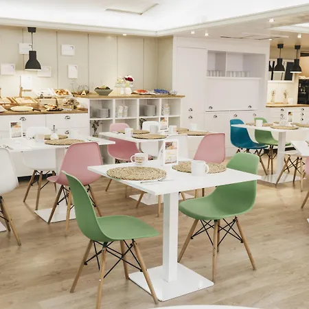 ホテル Tres Torres Atiram