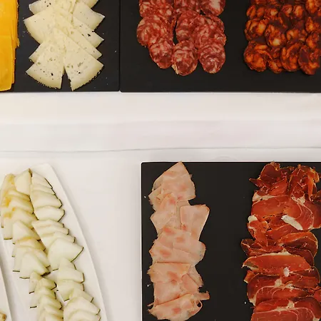 Tres Torres Atiram ホテル 3*