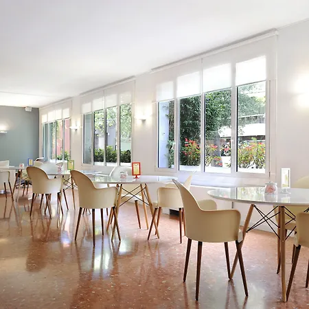 Tres Torres Atiram ホテル 3*