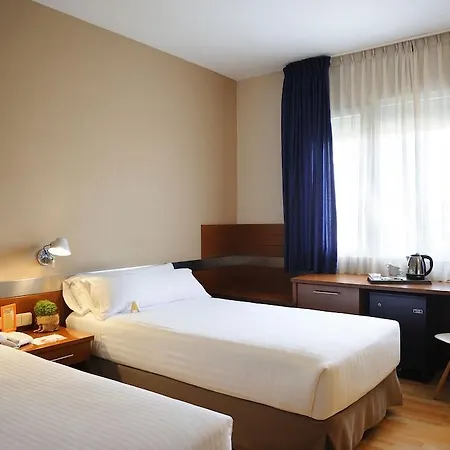 Tres Torres Atiram מלון 3*